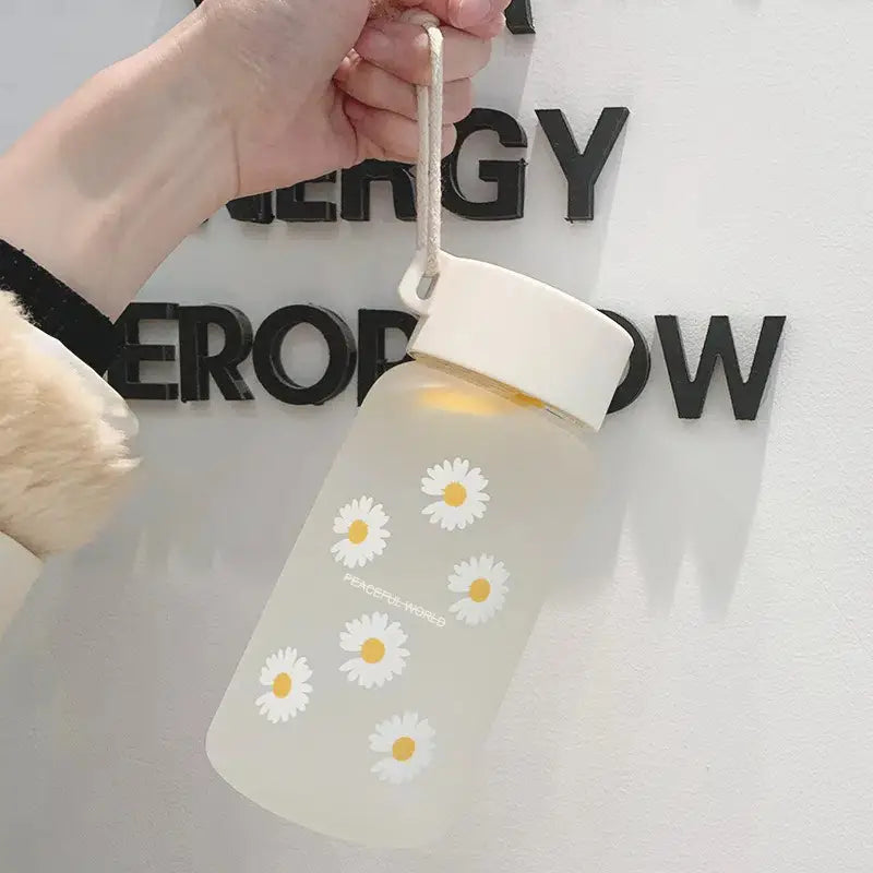 16.9oz Daisy Frosted Plastic Sports Water Cup (1pc)