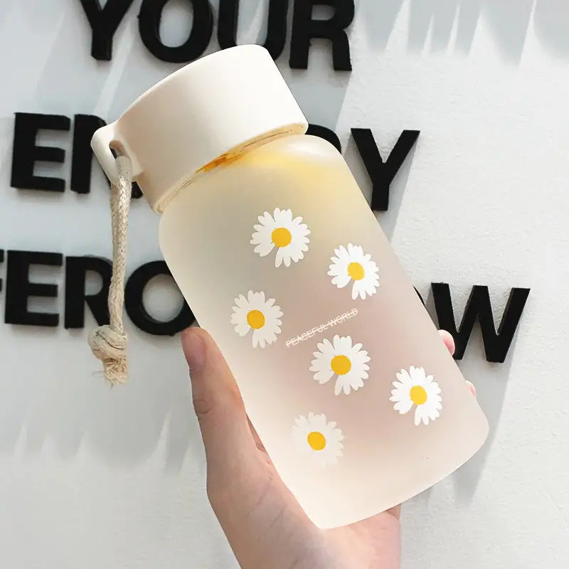 16.9oz Daisy Frosted Plastic Sports Water Cup (1pc)